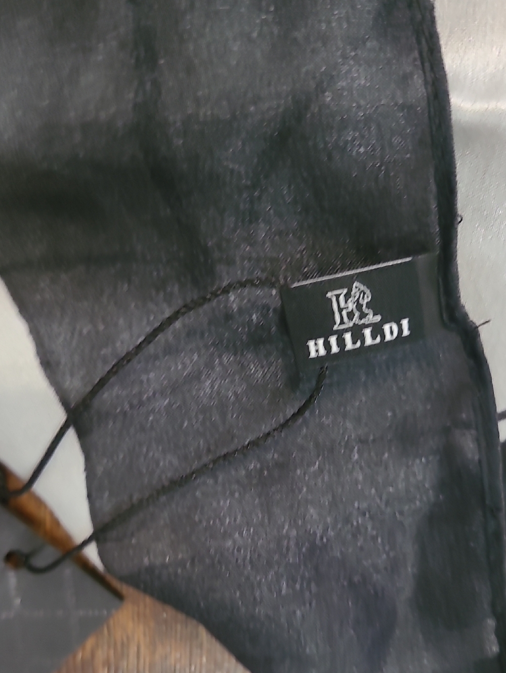 Hilldi Fasiom 100% Silk Cat Print Black & Gray Scarf 70×36 - Picture 2 of 5